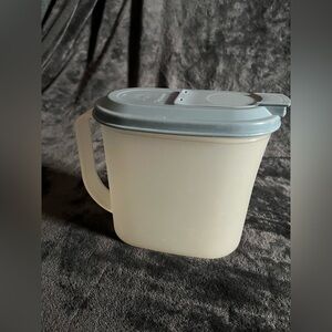 Tupperware Slim Line Quart Pitcher With Blue Lid 2010B-1 2189A-1